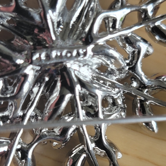Elegant AB Silver Tone Snowflake Brooch - Picture 3 of 4